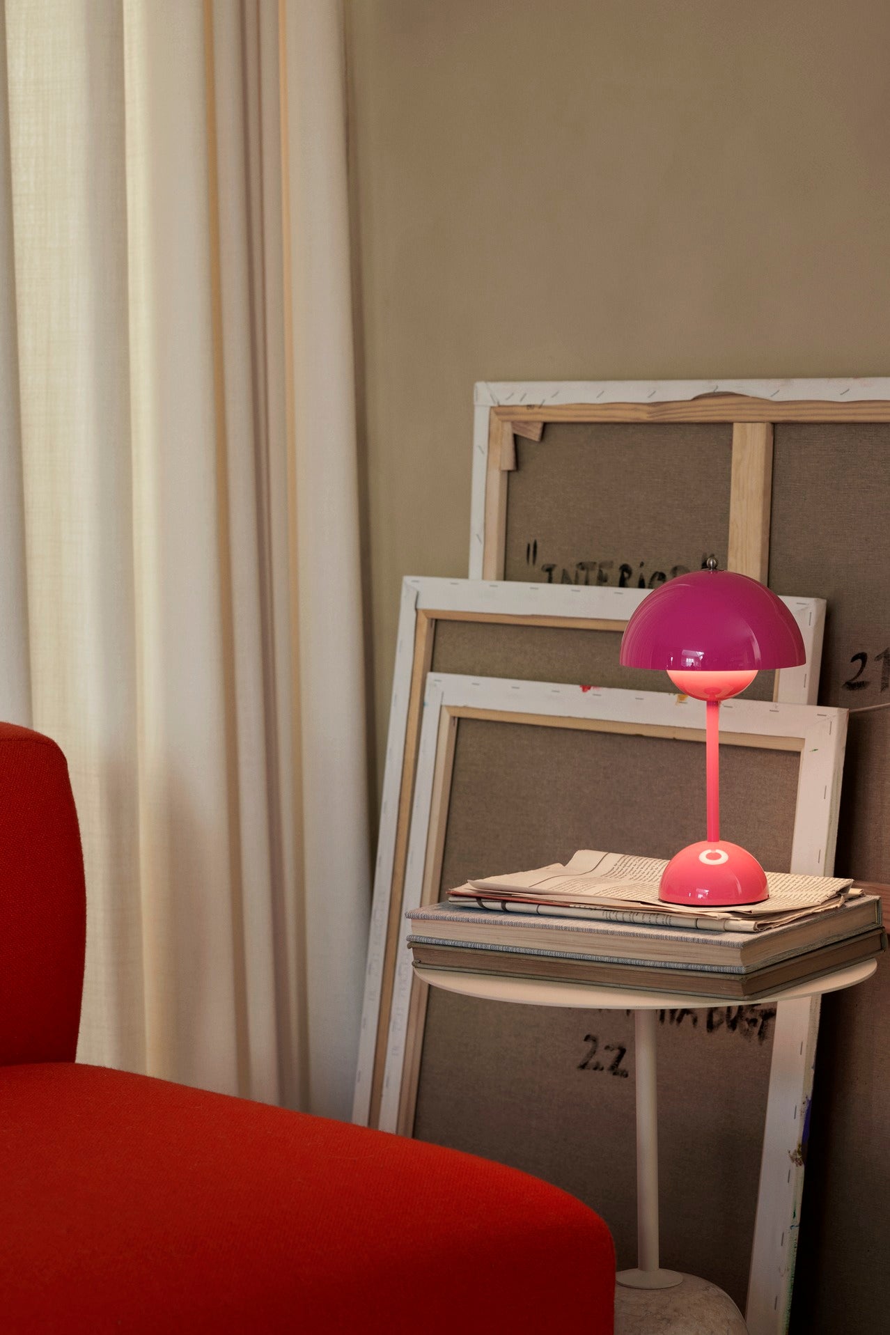 Flowerpot VP9 Portable Table Lamp